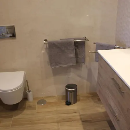 Luxe Nieuw Gebouwd Appartement, Groot Terras, Authentiek Alvor! * Alvor