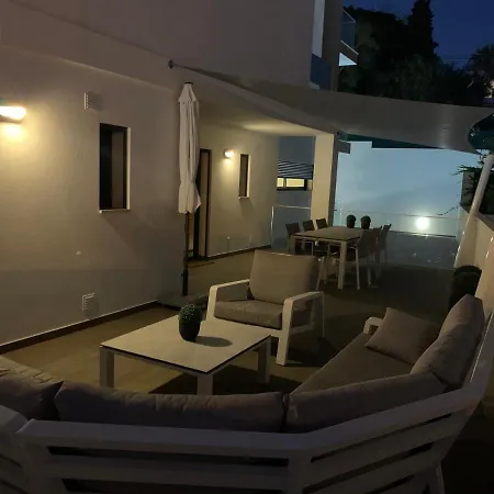Luxe Nieuw Gebouwd Appartement, Groot Terras, Authentiek Alvor! * Alvor