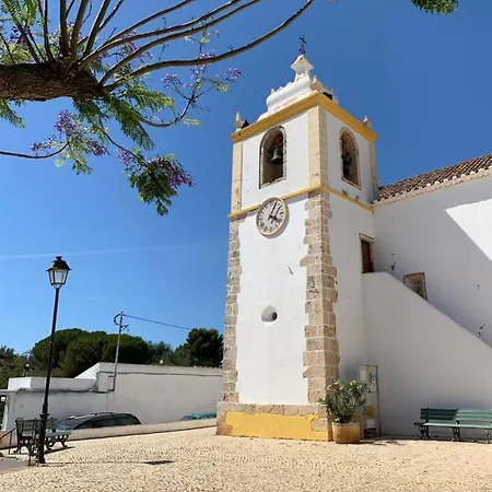 Luxe Nieuw Gebouwd Appartement, Groot Terras, Authentiek Alvor! Alvor