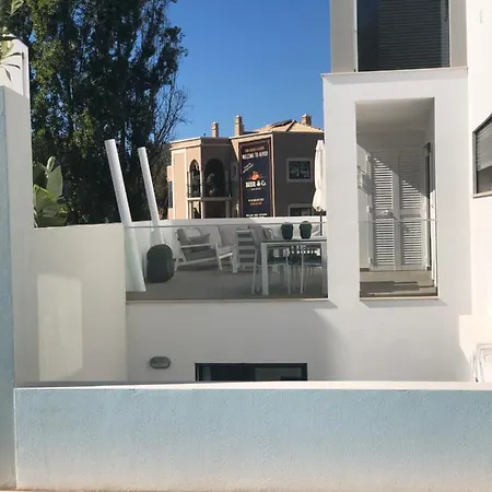 Luxe Nieuw Gebouwd Appartement, Groot Terras, Authentiek Alvor! Alvor