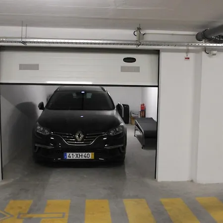 Luxe Nieuw Gebouwd Appartement, Groot Terras, Authentiek Alvor! Apartment