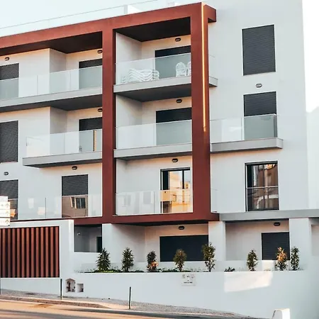 Luxe Nieuw Gebouwd Appartement, Groot Terras, Authentiek Alvor! * Alvor