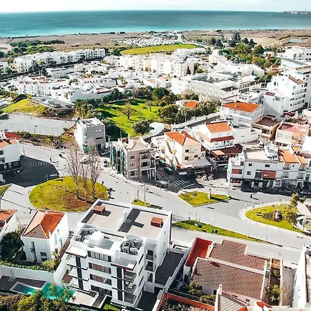 Luxe Nieuw Gebouwd Appartement, Groot Terras, Authentiek Alvor! Apartment Alvor