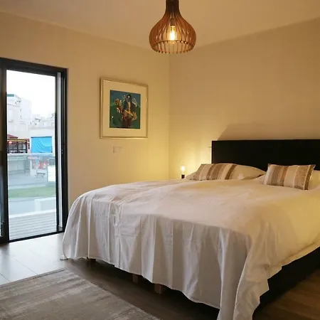 Apartment Luxe Nieuw Gebouwd Appartement, Groot Terras, Authentiek Alvor! *