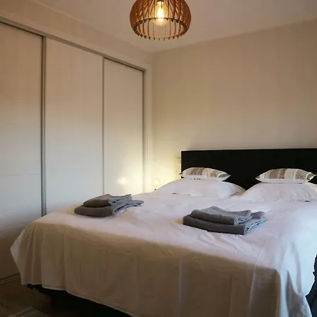 Luxe Nieuw Gebouwd Appartement, Groot Terras, Authentiek Alvor! *