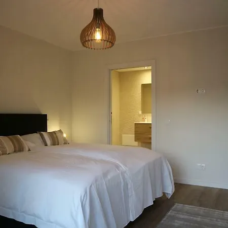 Luxe Nieuw Gebouwd Appartement, Groot Terras, Authentiek Alvor! Apartment Alvor