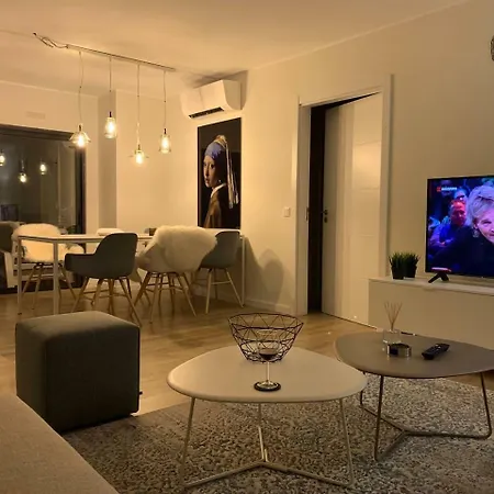 Luxe Nieuw Gebouwd Appartement, Groot Terras, Authentiek Alvor! Apartment Alvor