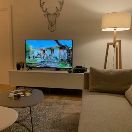Luxe Nieuw Gebouwd Appartement, Groot Terras, Authentiek Alvor! Apartment