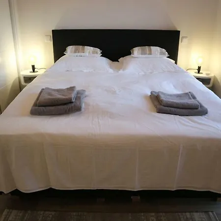 Luxe Nieuw Gebouwd Appartement, Groot Terras, Authentiek Alvor! Apartment Alvor