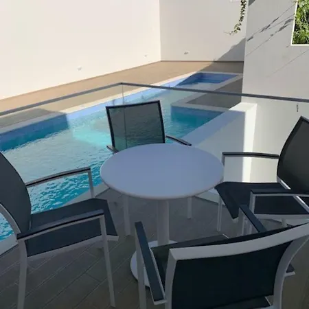 Luxe Nieuw Gebouwd Appartement, Groot Terras, Authentiek Alvor! Apartment Alvor