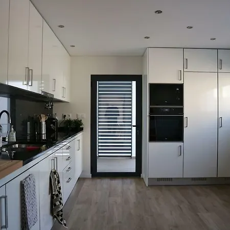 Luxe Nieuw Gebouwd Appartement, Groot Terras, Authentiek Alvor! Apartamento