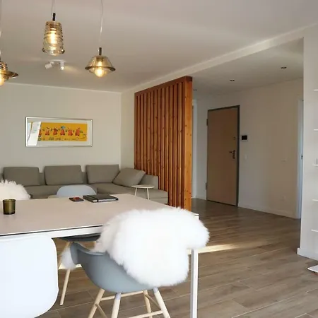 Luxe Nieuw Gebouwd Appartement, Groot Terras, Authentiek Alvor! *