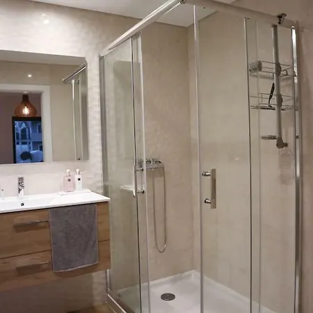 Luxe Nieuw Gebouwd Appartement, Groot Terras, Authentiek Alvor! * Alvor